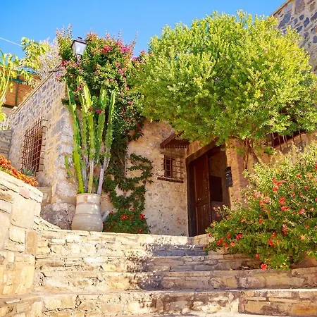 Дом отдыха Comfortable House With Sea View In + Jacuzzi Анатоли